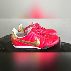 🔥SALE - Nike SPRINT SISTER Metalic Gold and Red Leather Sneakers (SIZE 7)
